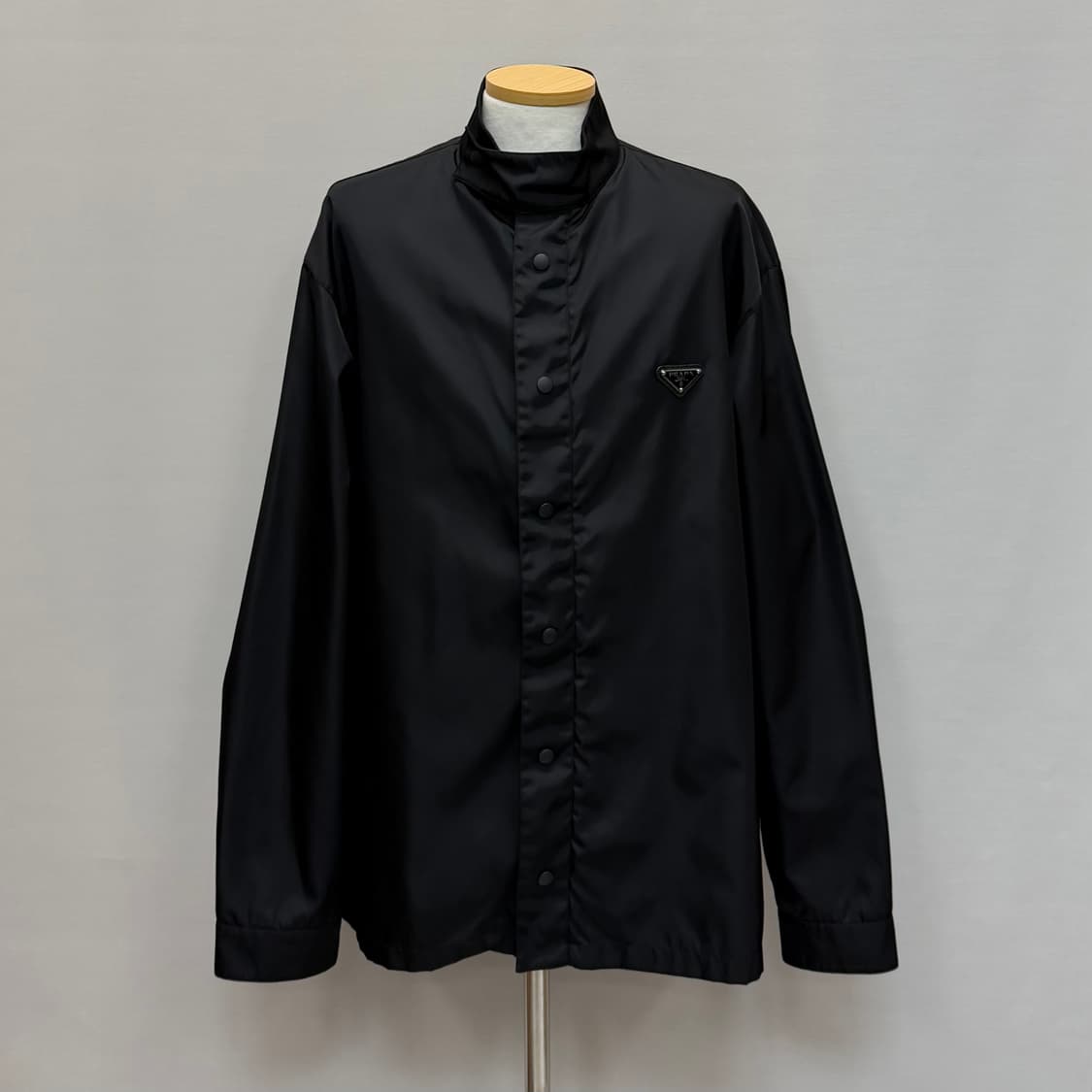 프라다 리나일론 삼각로고 셔츠 자켓 (110)  상품이미지1