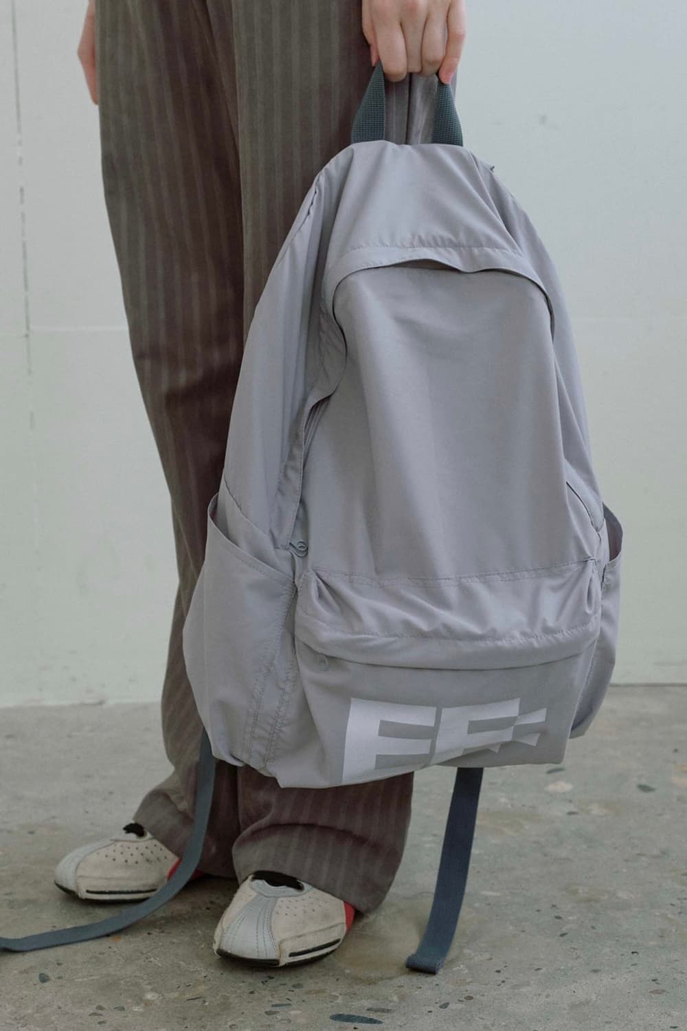 엔조블루스 픽셀 로고 베이직 백팩 (라이트 그레이) 상품이미지2