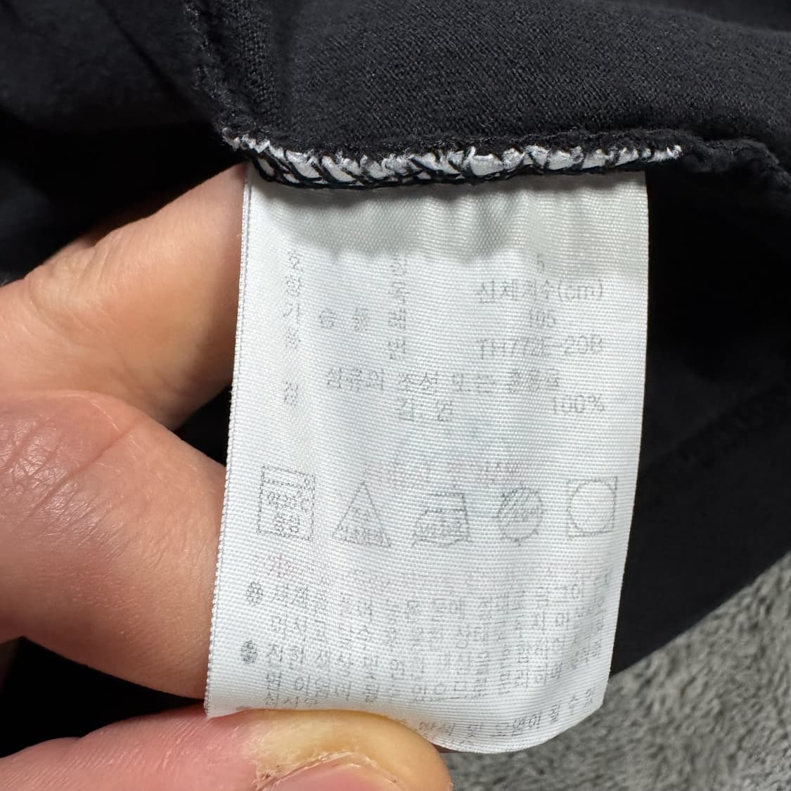 라코스테 V넥 반팔 티셔츠 블랙 상품이미지5