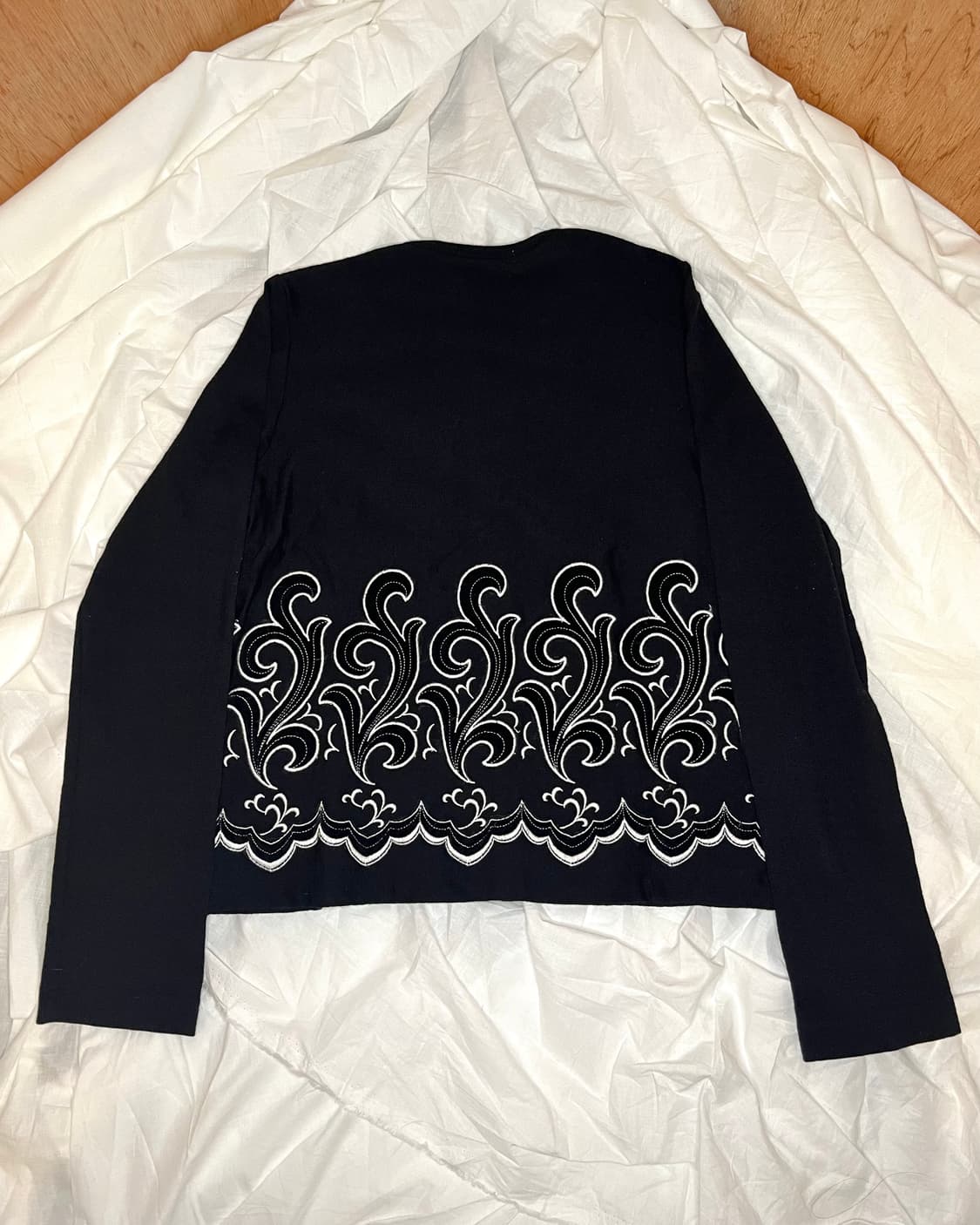 꼼데가르송 AD2001 블랙 바로크 벨벳 자수 가디건 상품이미지2