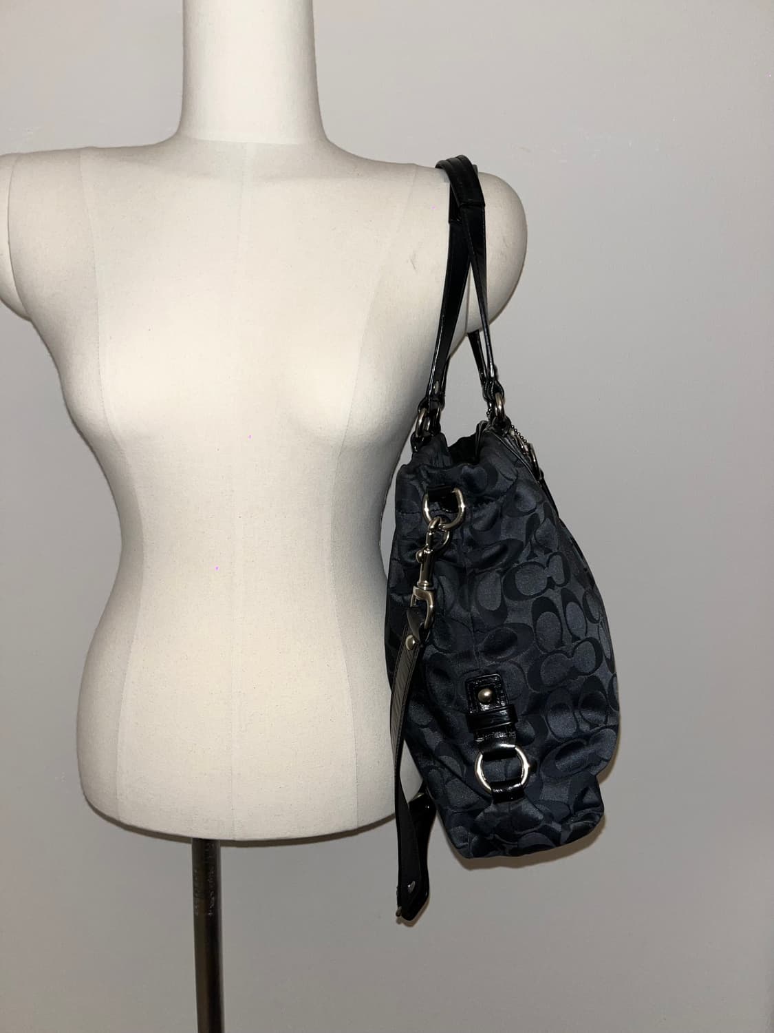 Coach All Black Shoulder bag 상품이미지4