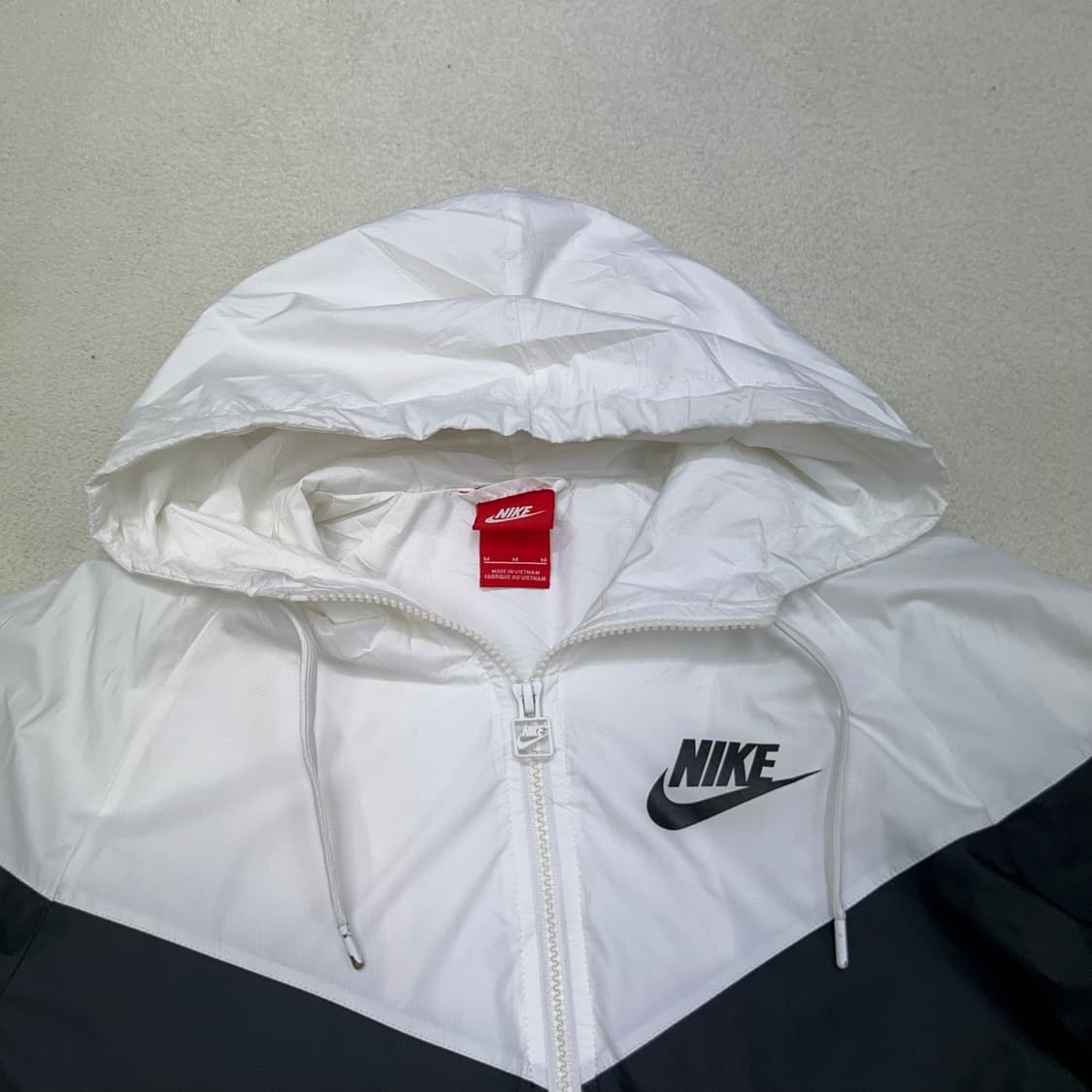 Nike black & white windrunner 상품이미지5