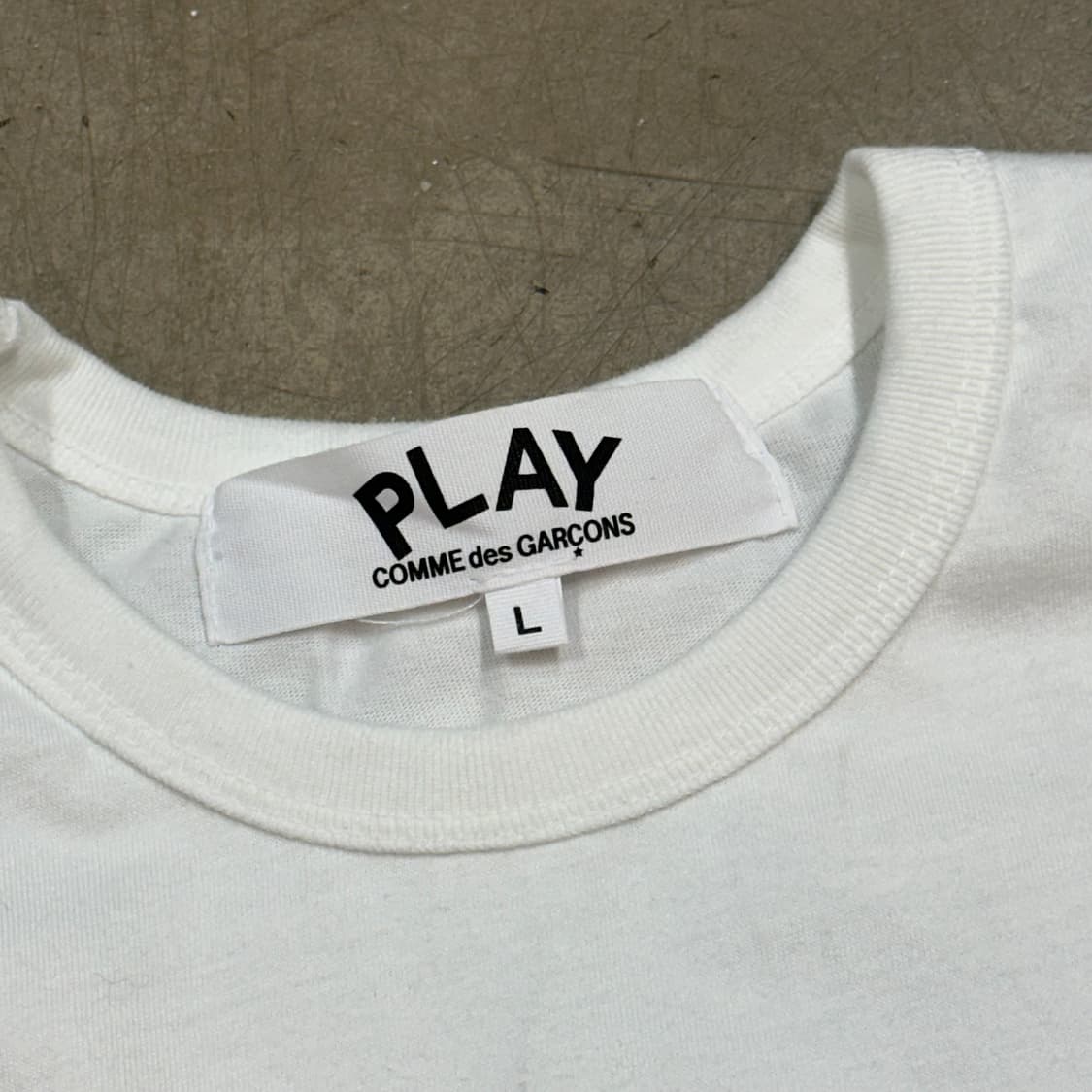 L 꼼데가르송 레드 와펜 화이트 롱슬리브 상품이미지4