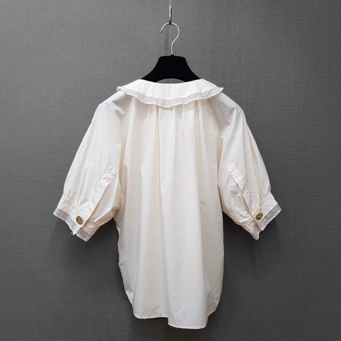 한섬 SJSJ 2022 프릴 카라 반팔 블라우스 76-90-155사이즈 상품이미지4