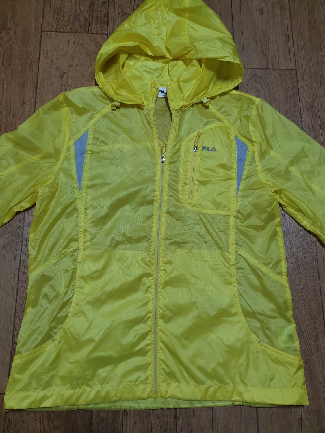 1206 휠라 바람막이 100 사이즈입니다 상품이미지1