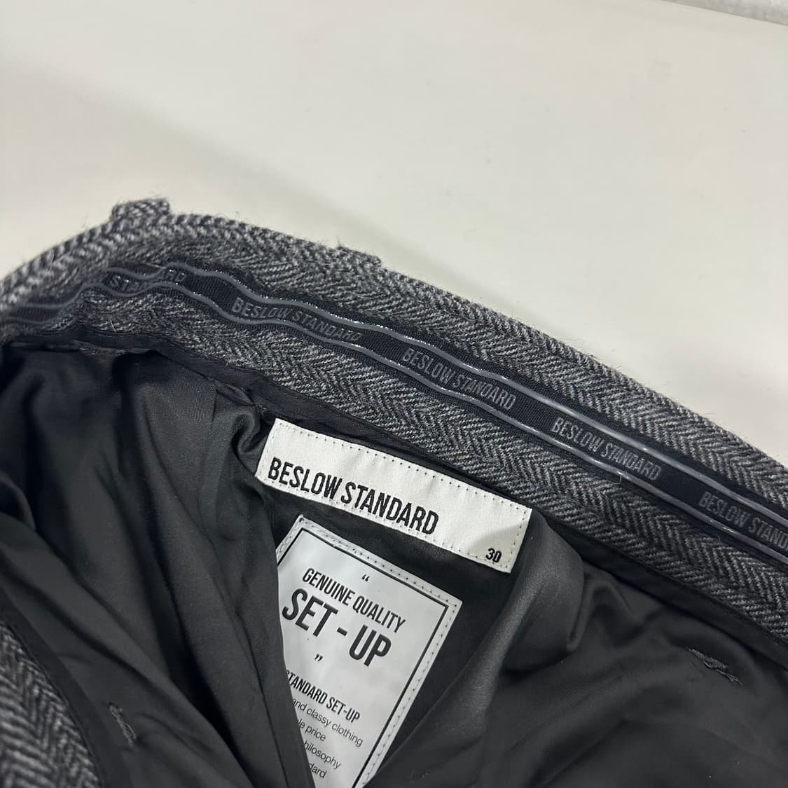 30 비슬로우 레귤러핏 원턱 헤링본 울 슬랙스 상품이미지3