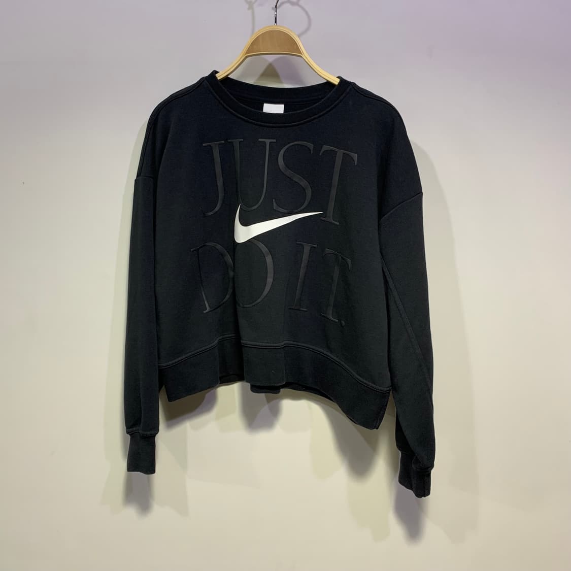 나이키 여성 크롭 맨투맨 판매합니다 상품이미지2