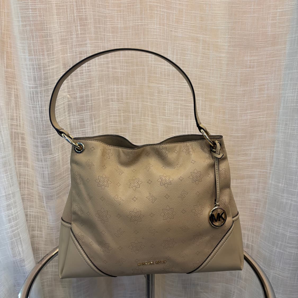 정품 마이클코어스 가죽 숄더백     상품이미지1
