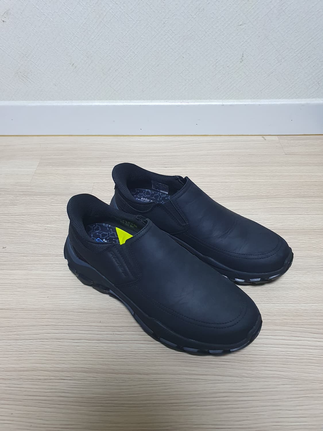 스케쳐스 남성 블랙 슬립온 운동화 270 상품이미지2