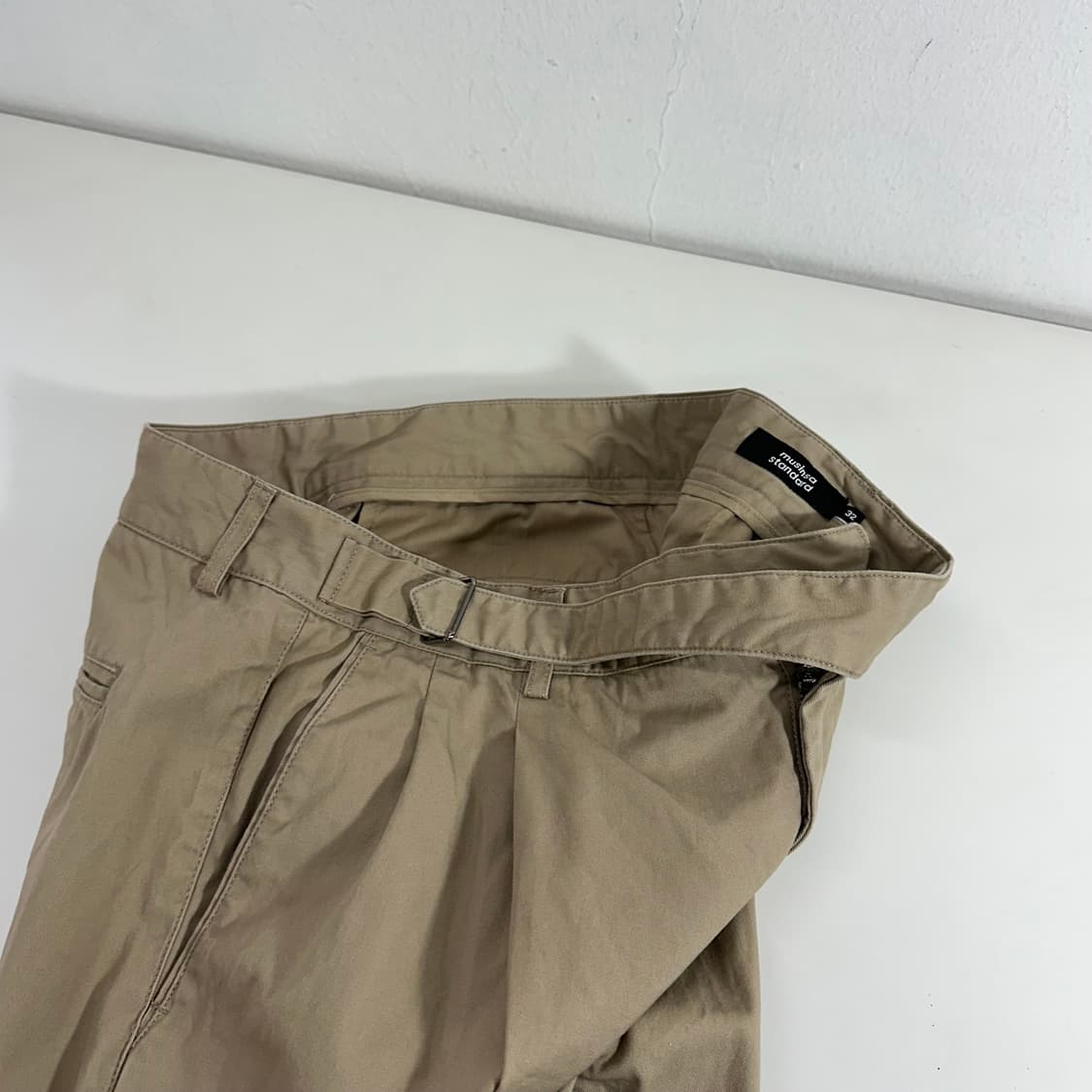32 L 무신사스탠다드 베이지 테이퍼드핏 투턱 코튼팬츠 상품이미지1