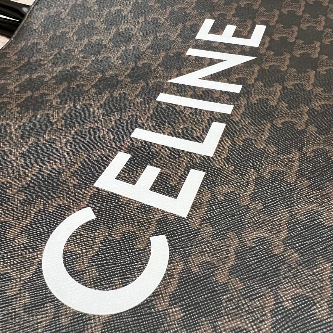 셀린느 호리즌탈 트리옹프 카바스 토트백 상품이미지2