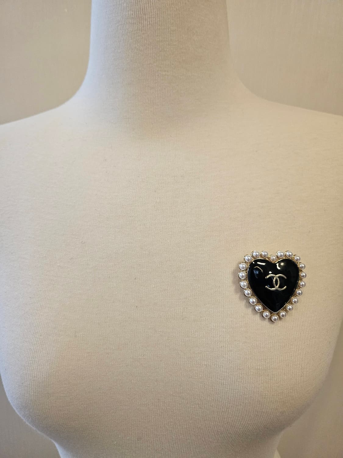 샤넬 블랙하트 진주장식 CC로고 브로치 업사이클링 상품이미지7