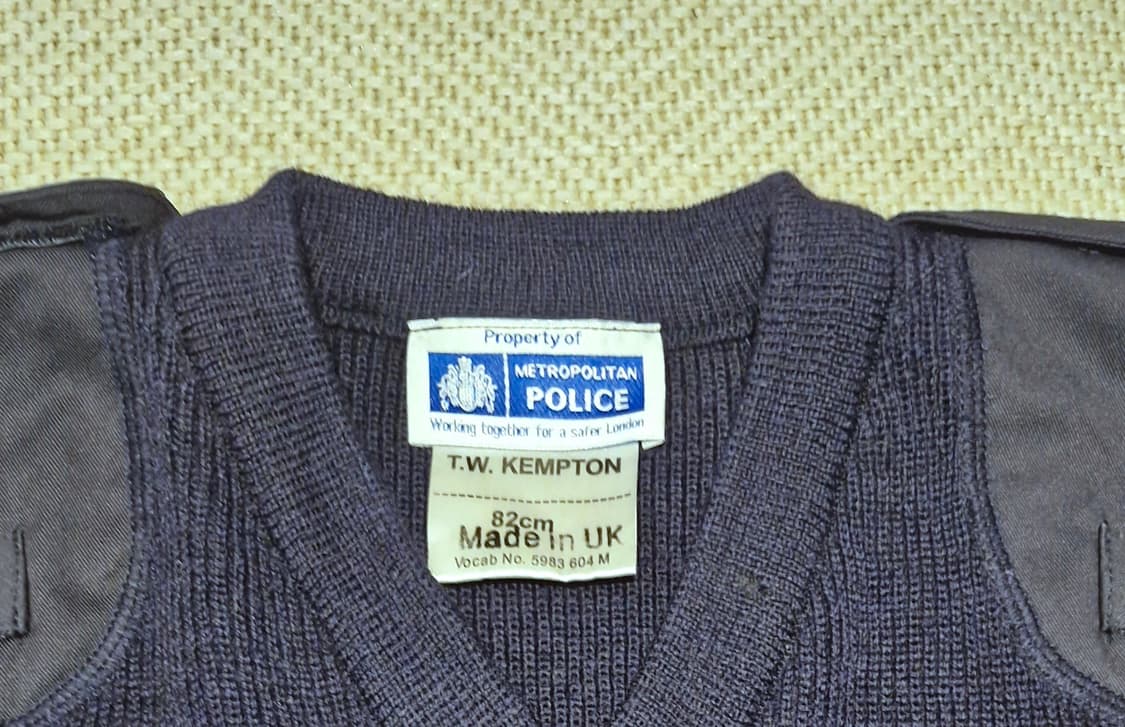 런던 경찰 스웨터 새상품급 상품이미지4