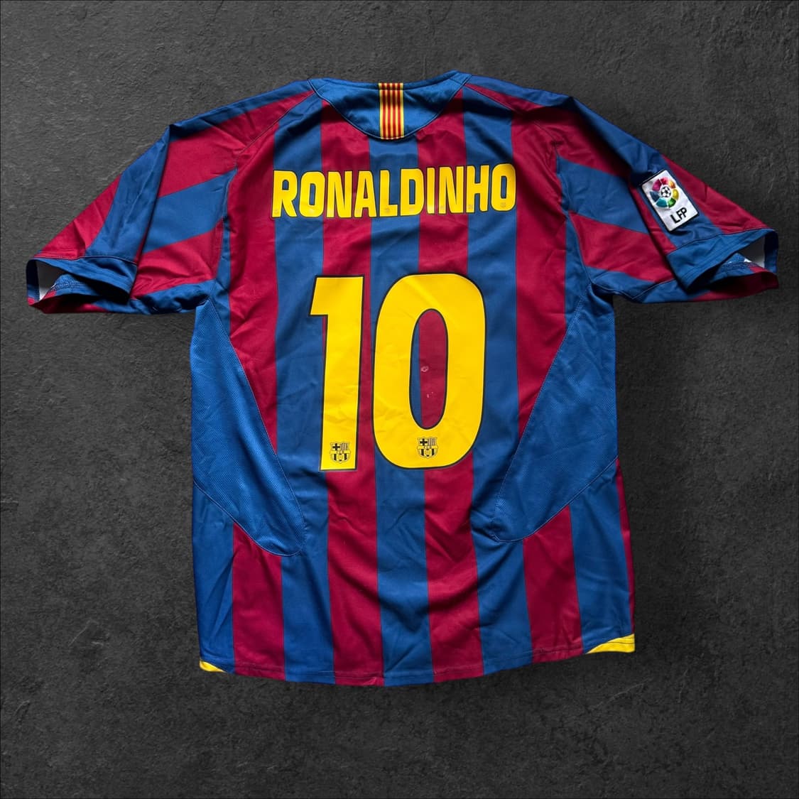 04-05 나이키 바르셀로나 홈 유니폼 #10 호나우지뉴 상품이미지2