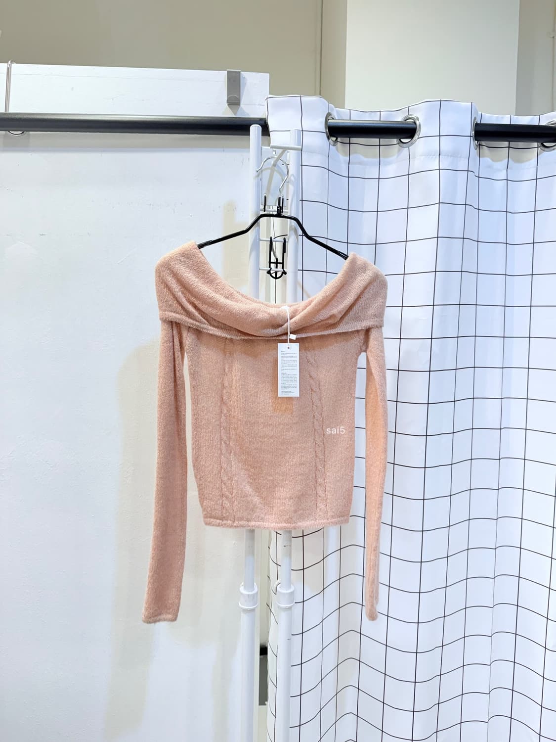 낫유어로즈 오프숄더 니트 새상품 상품이미지2