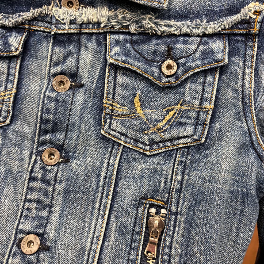 디젤 트러커 데님 자켓 백프린트 집업 포켓 디테일 빈티지 블루 상품이미지6