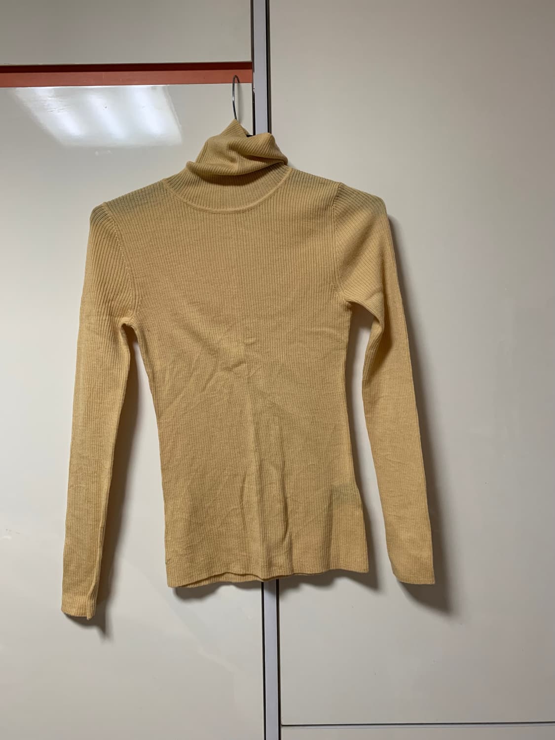 유니클로 모 100 노랑이 골지터틀넥 니트 상품이미지3