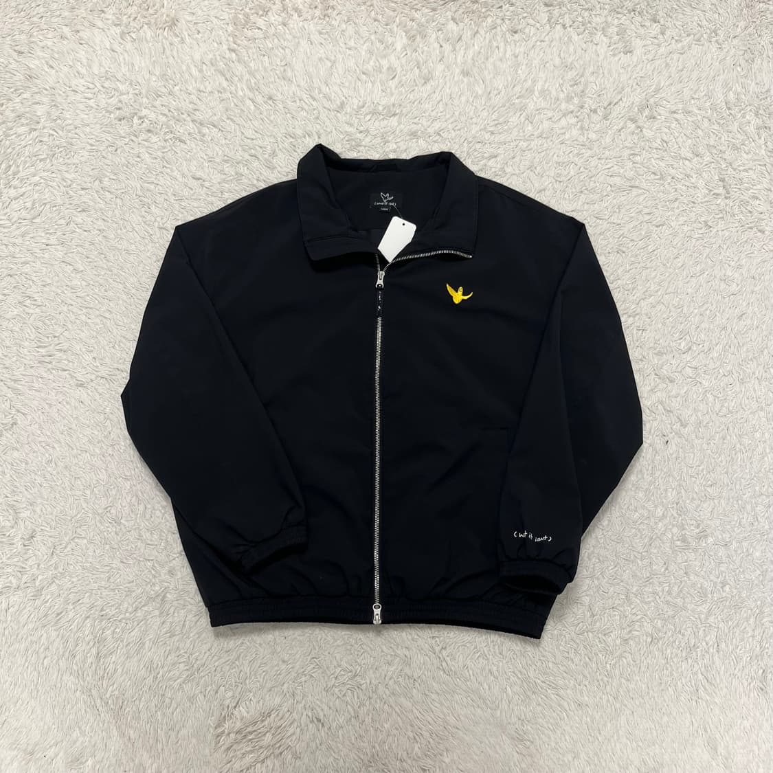 What It Isn’t black windbreaker 상품이미지4