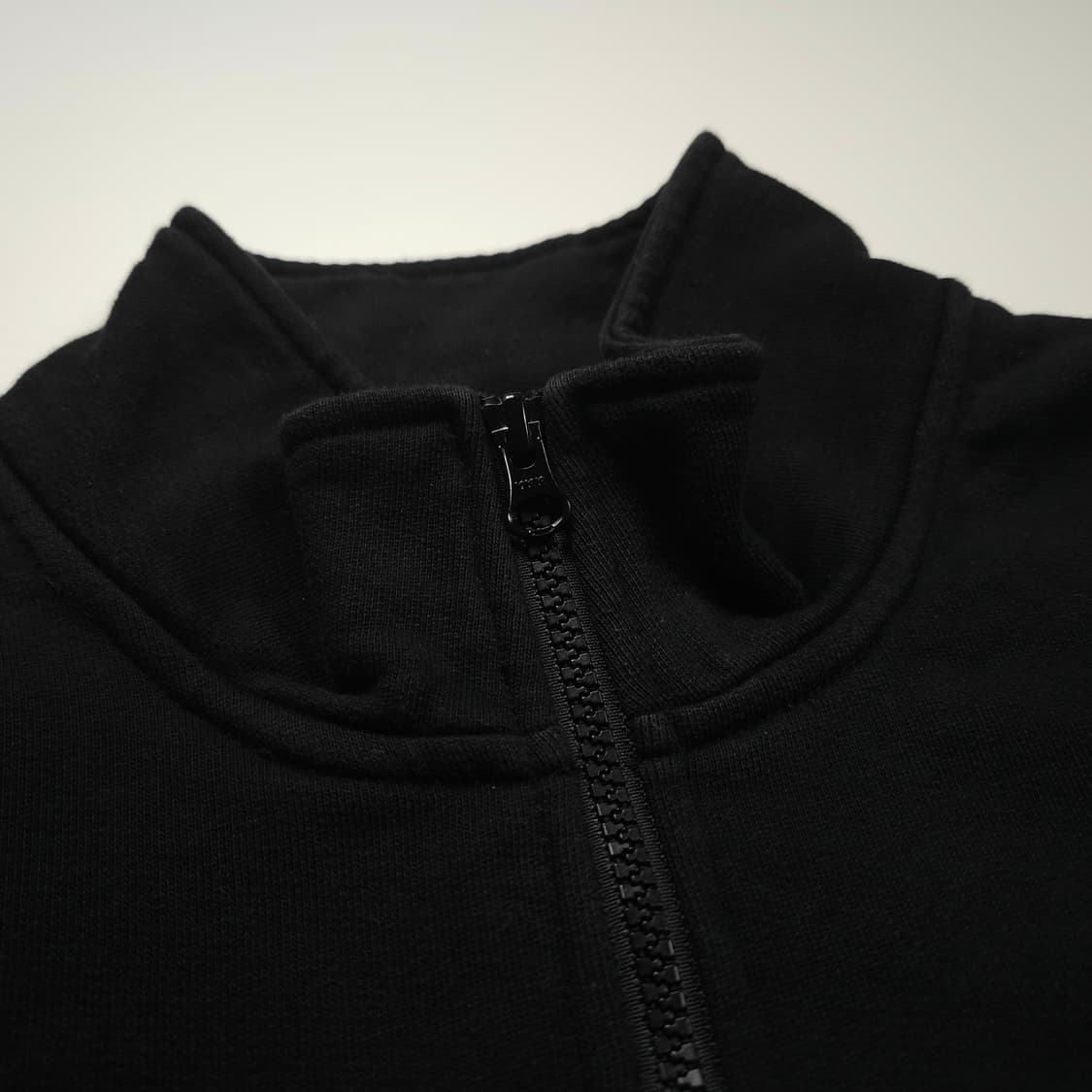 칼하트 WIP 스펠아웃 배색 반집업 맨투맨 (100) 상품이미지5