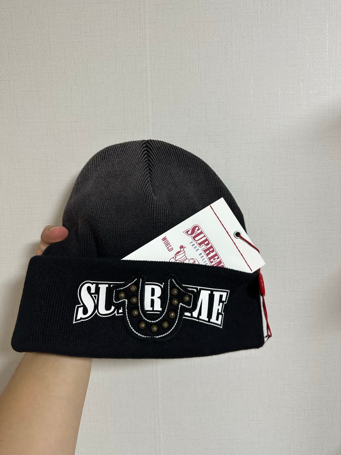 슈프림 x 트루릴리전 비니 블랙 - 25FW 상품이미지1