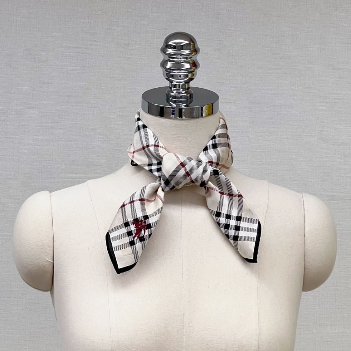 (새상품) burberry /버버리 쁘띠스카프 손수건 상품이미지8