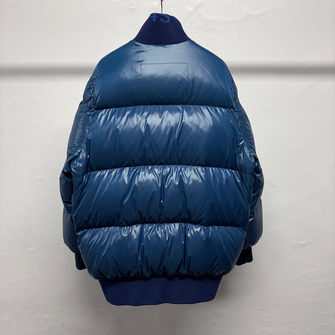 아크네 스튜디오 유광 패딩 상품이미지2