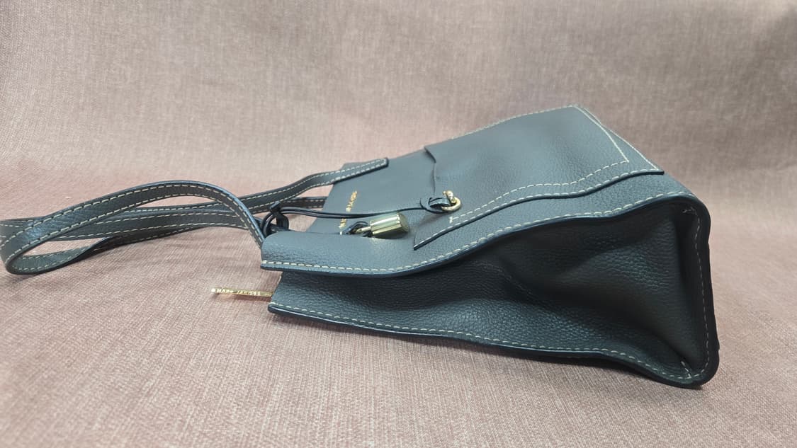 마크제이콥스 블랙 레더 토트백 + 자물쇠 키링 상품이미지3