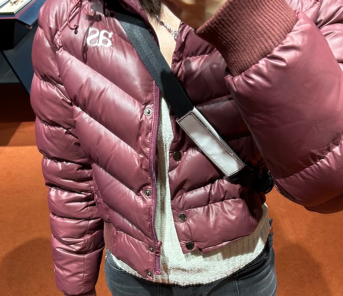 애즈온 푸퍼 숏 패딩 와인(실착 사진 o) 상품이미지1