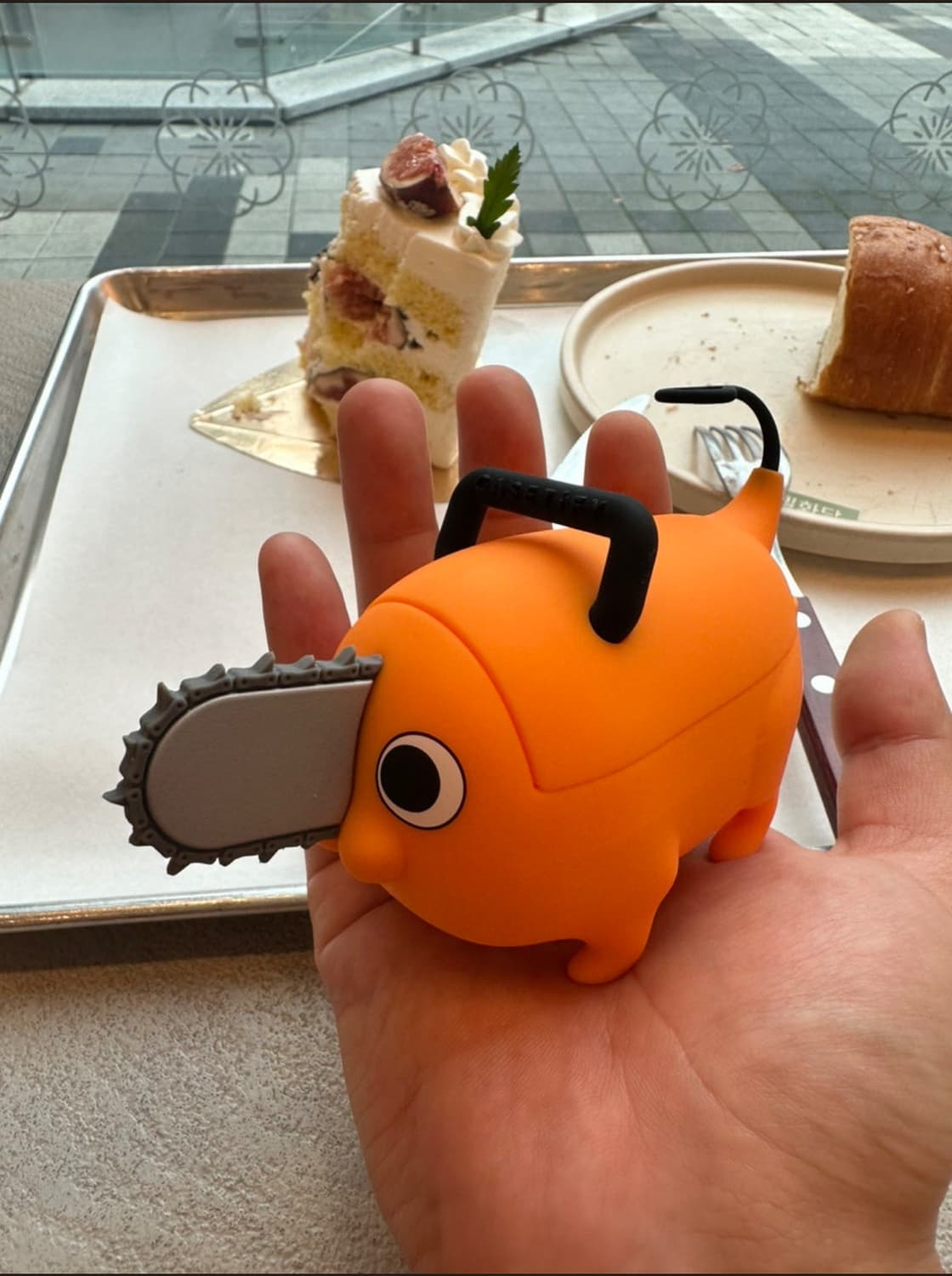 케이스티파이 x 체인소맨 포치타 에어팟 케이스 상품이미지1