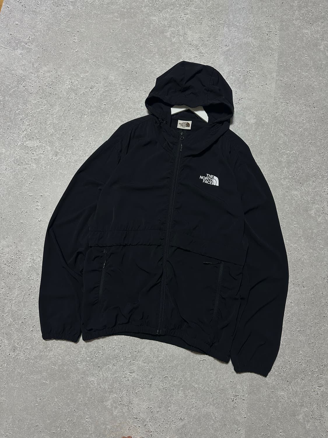 노스페이스 스몰로고 경량 블랙 바람막이 상품이미지1