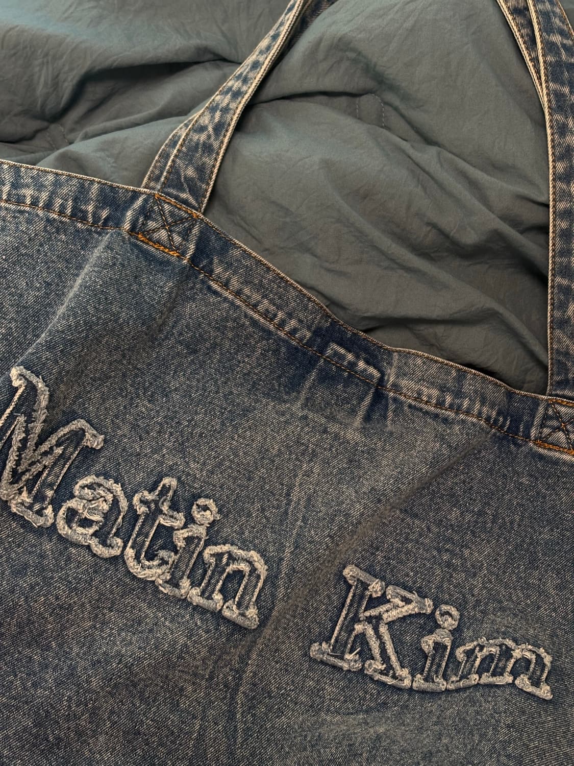 마뗑킴 로고 워시드 데님 토트백 블루 상품이미지1