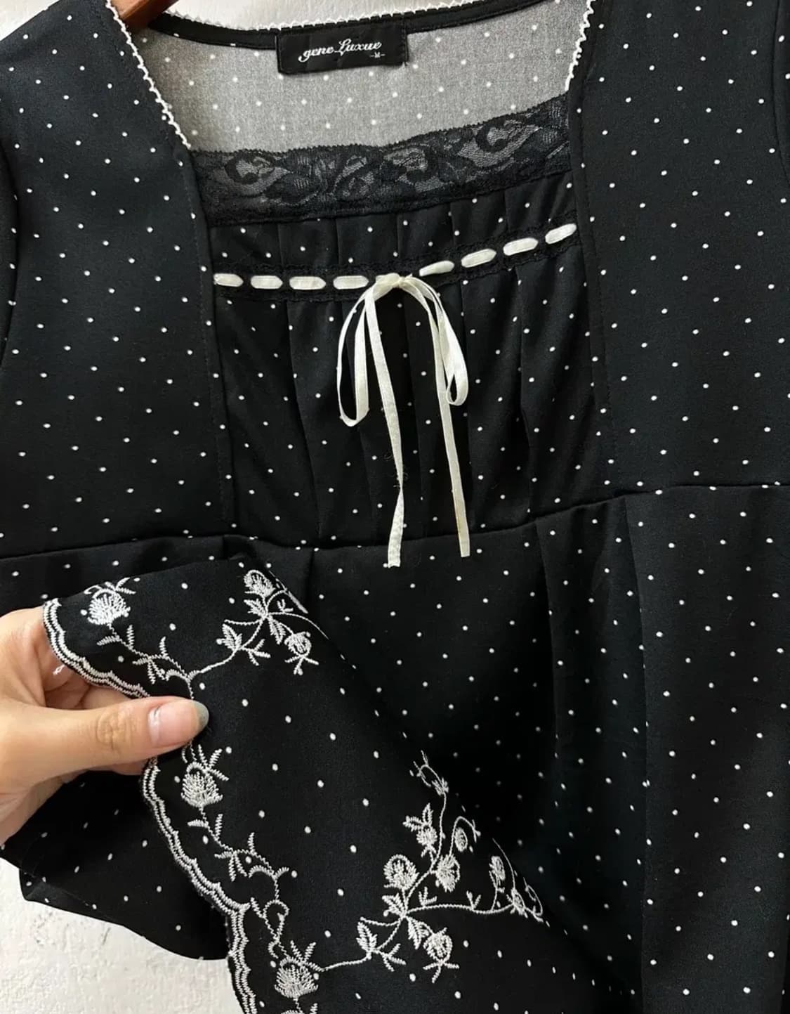 일본빈티지 블랙도트 자수 리본 디테일 블라우스  상품이미지3