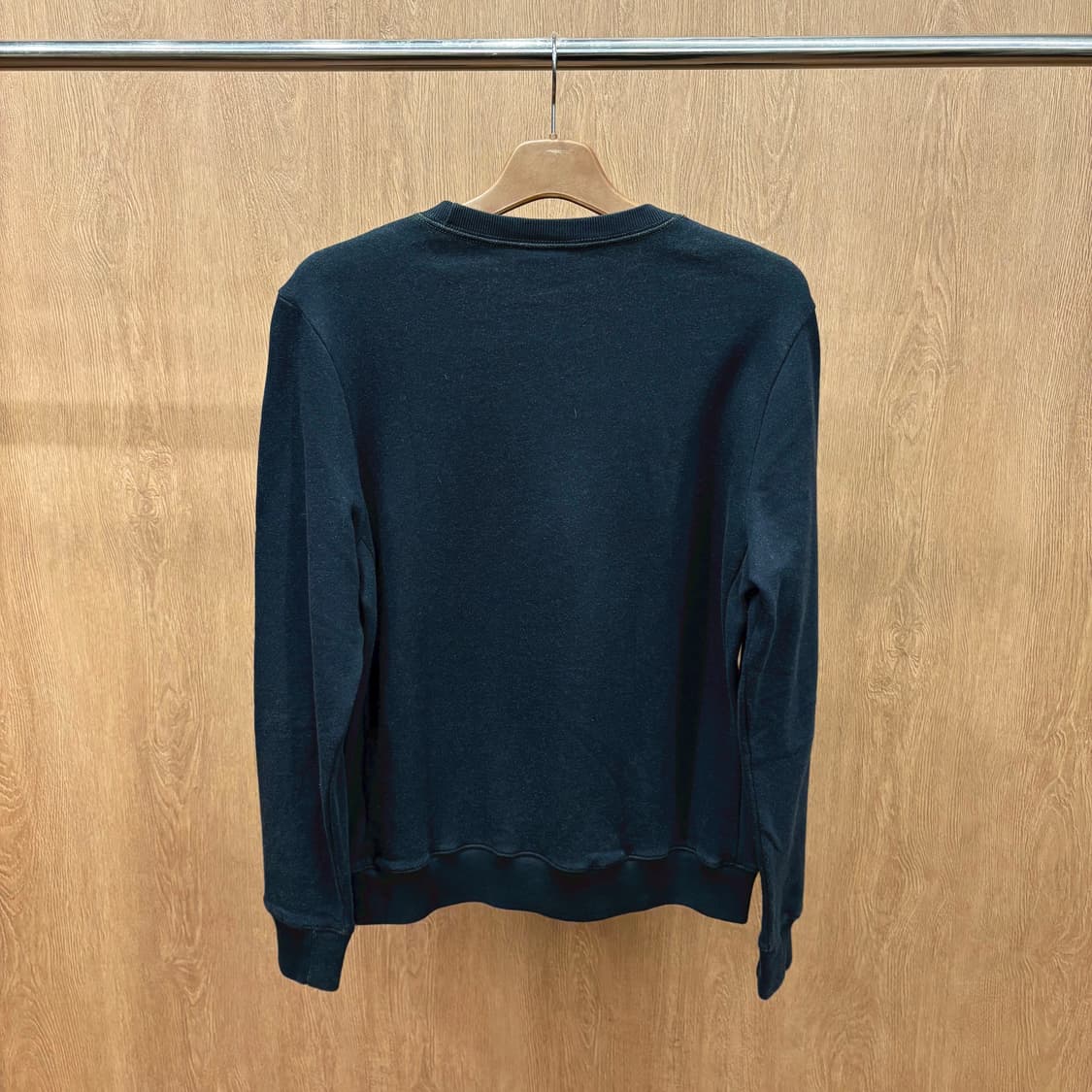 폴스미스 코튼 긴팔 맨투맨 치타 아트워크 자수 패치 디테일 레귤러핏 블랙 상품이미지2