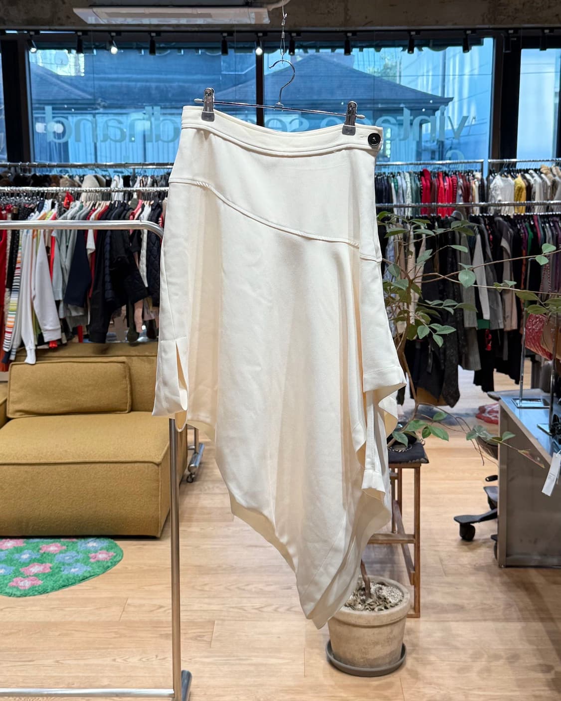 jw앤더슨 아이보리 레이어드 행커치프 미디스커트 상품이미지1