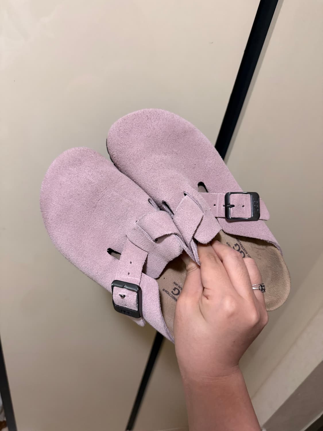 UGG 스웨이드 클로그 핑크 상품이미지1
