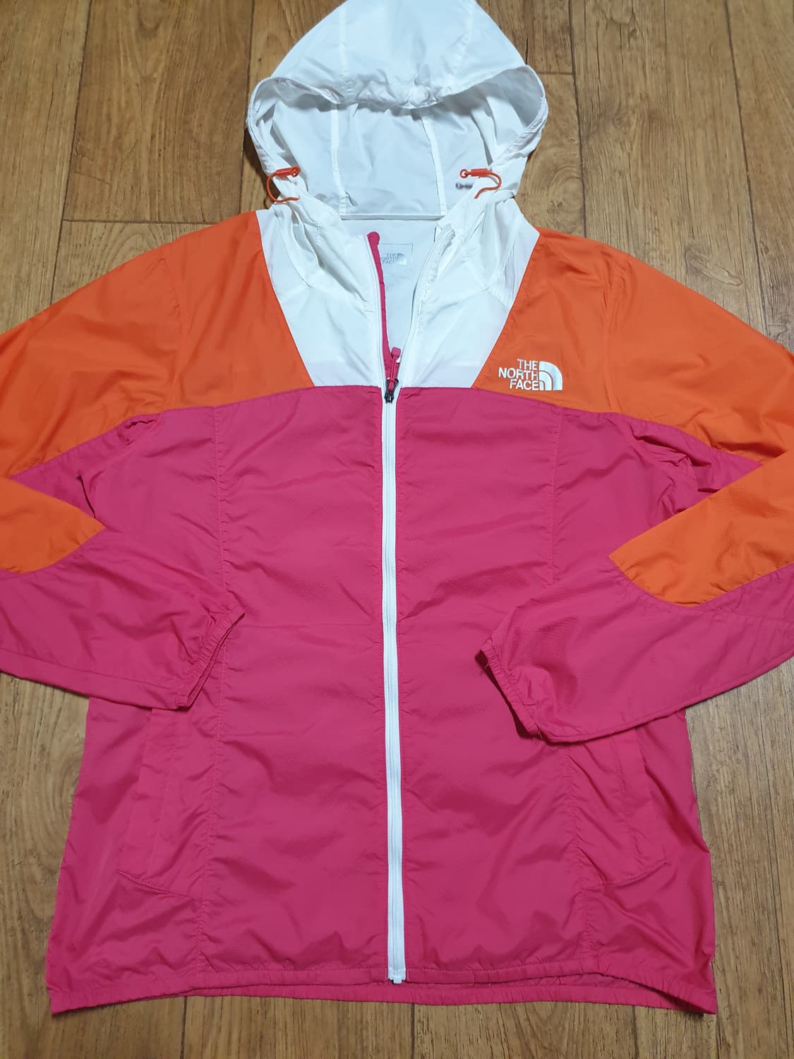 1088 노스페이스 아웃도어 바람막이 95 사이즈입니다 상품이미지2