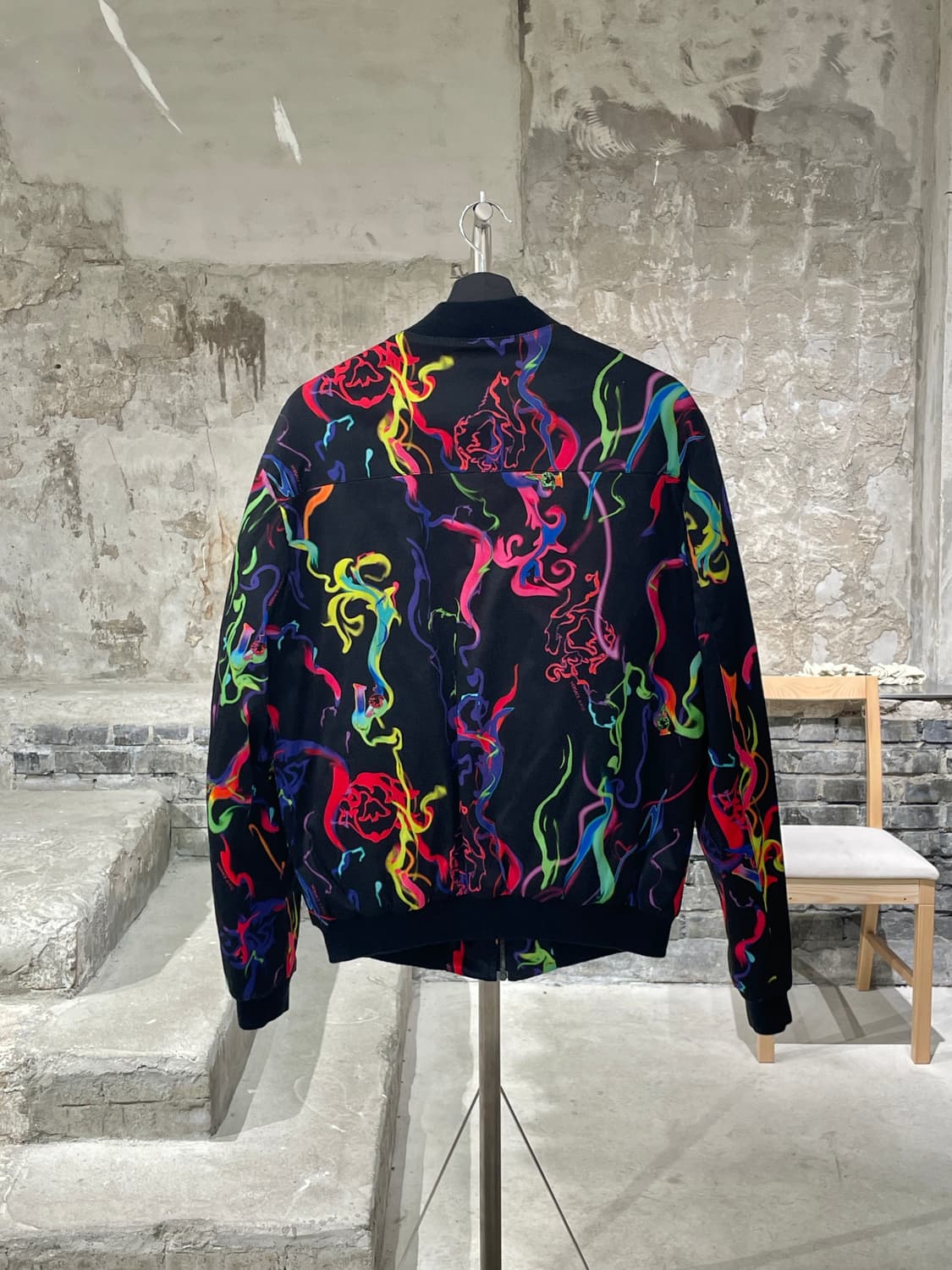 베르사체 진스 블랙 네온 스모크 봄버 자켓 상품이미지6