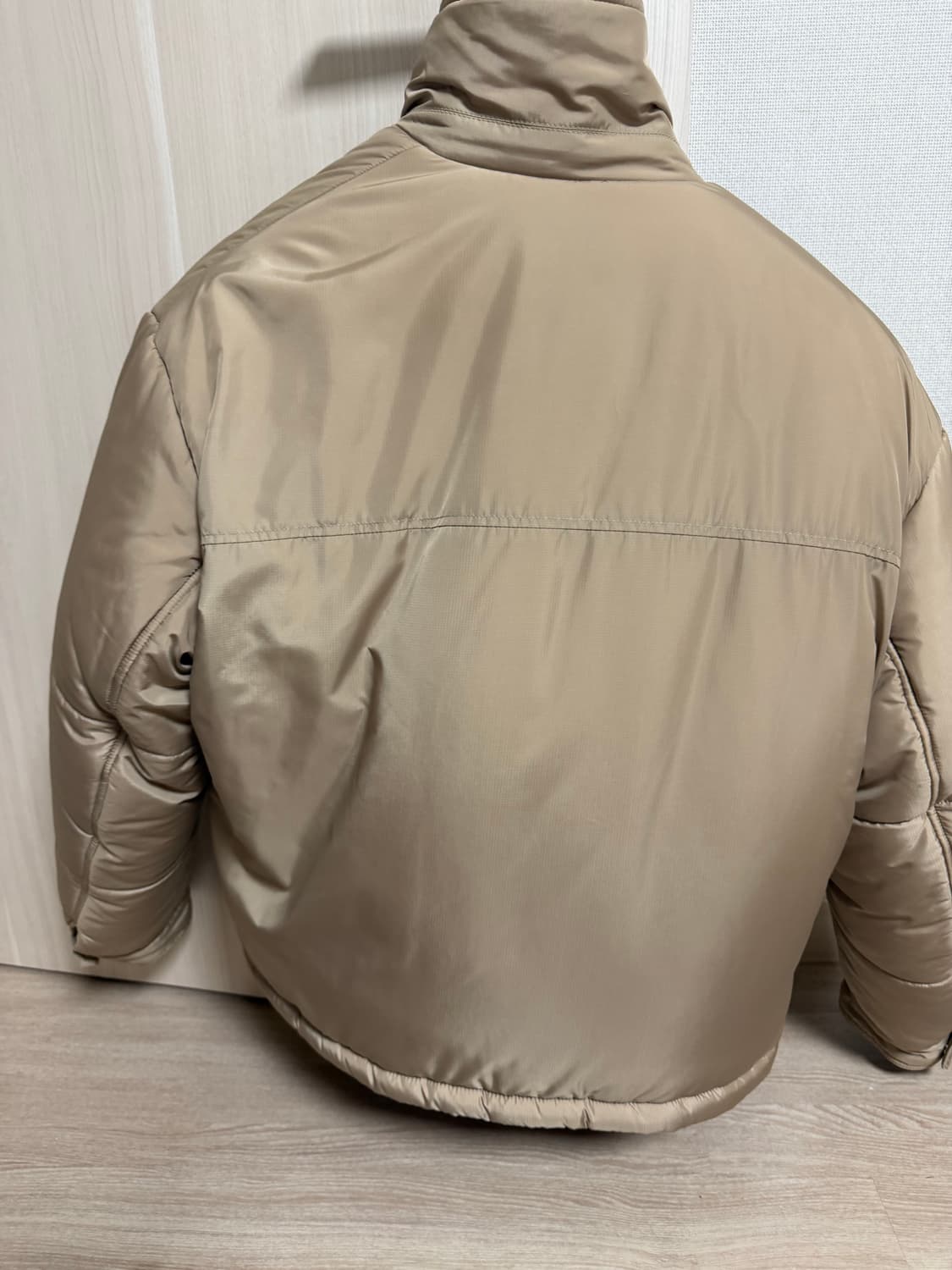 산드로옴므 카라 베이지 크롭 패딩 상품이미지2