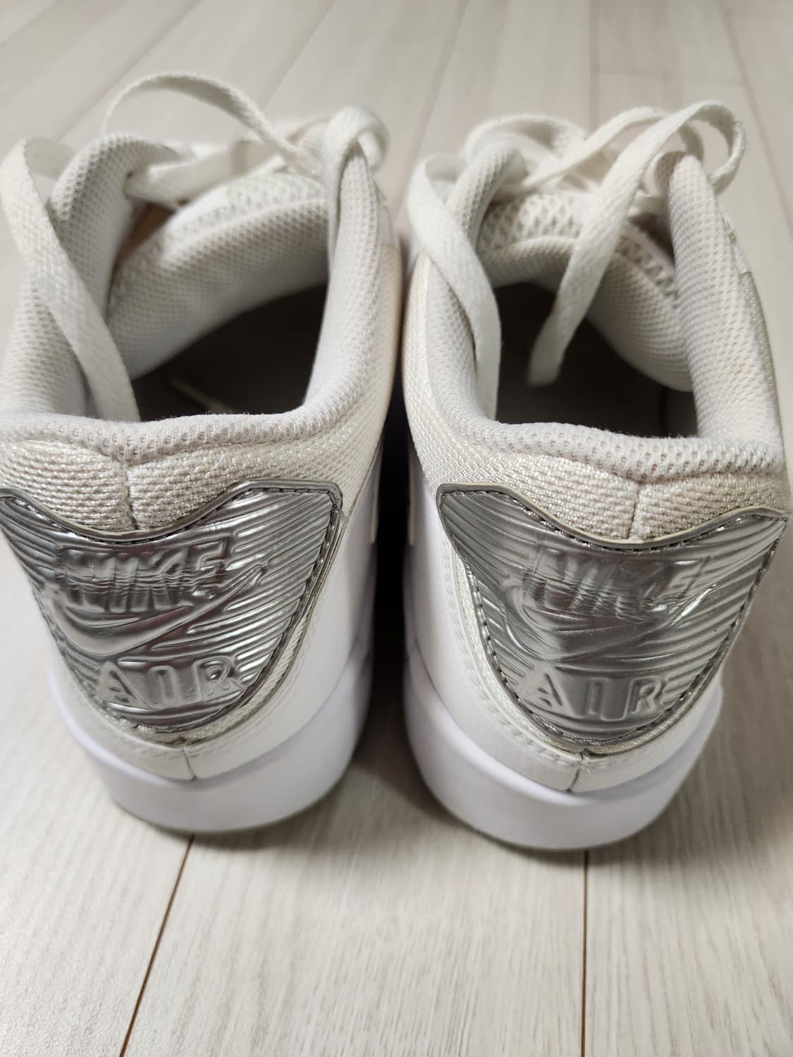 나이키 운동화 에어맥스 90 울트라 2.0 에센셜 러닝화 사이즈265

 상품이미지4