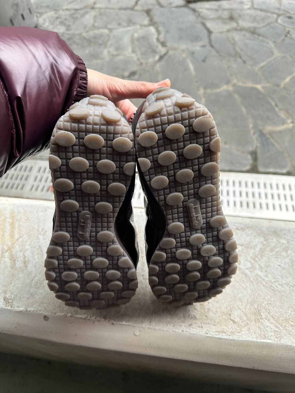 디아도라 운동화 한정판 콜라보 거의 새거 브라운컬러 상품이미지5