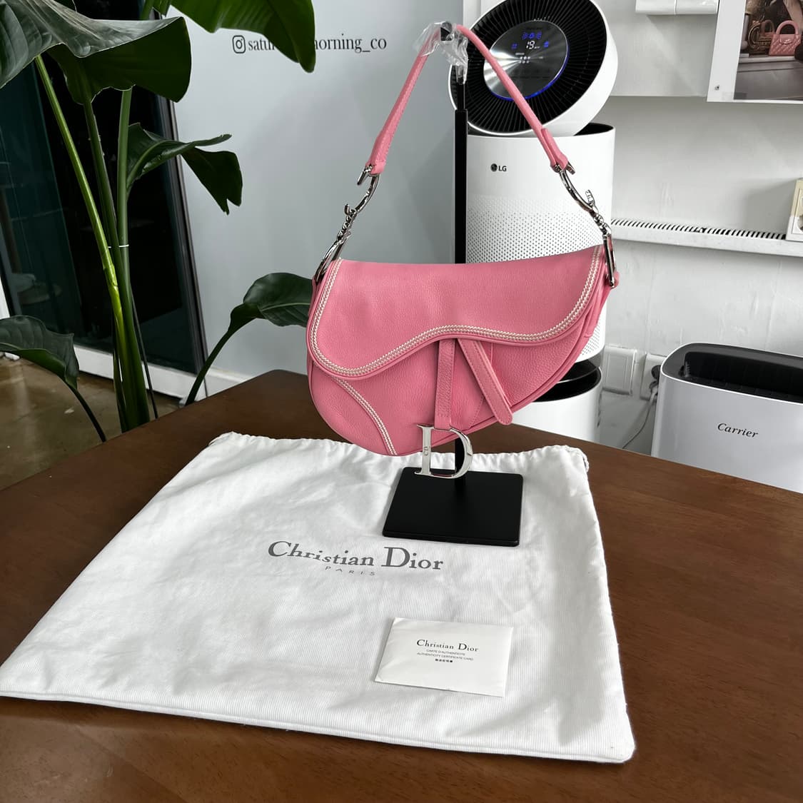 디올 스티치 레더 새들백 상품이미지1