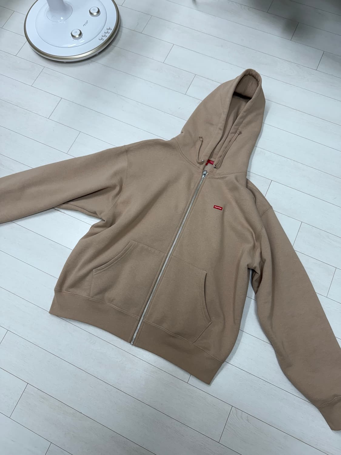 슈프림 스몰 박스 집업 후드 탄 M 사이즈  하자 없고 뜯김 없고 상태  상품이미지1