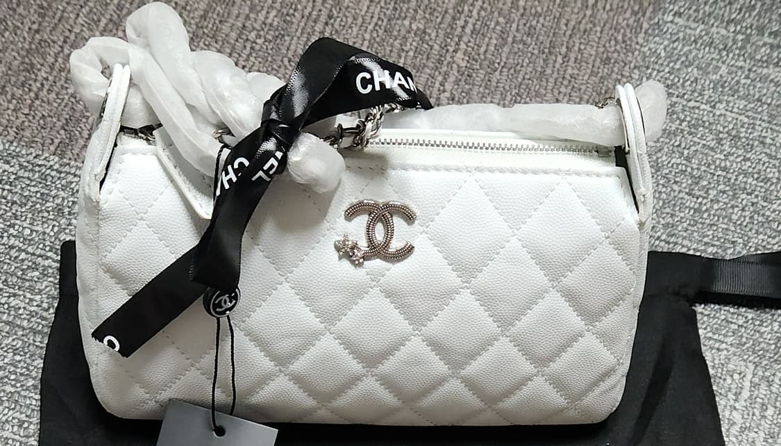 샤넬 AP4704 25B. 체인 클러치 미니 캐비어 화이트 상품이미지8