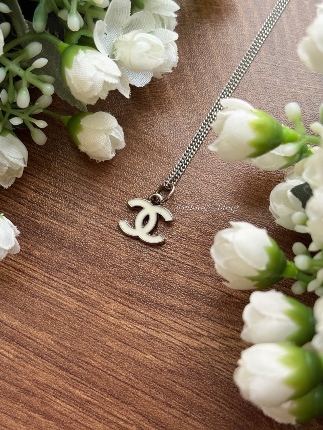 화이트) 샤넬 심플 미니 로고 실버 목걸이  상품이미지2
