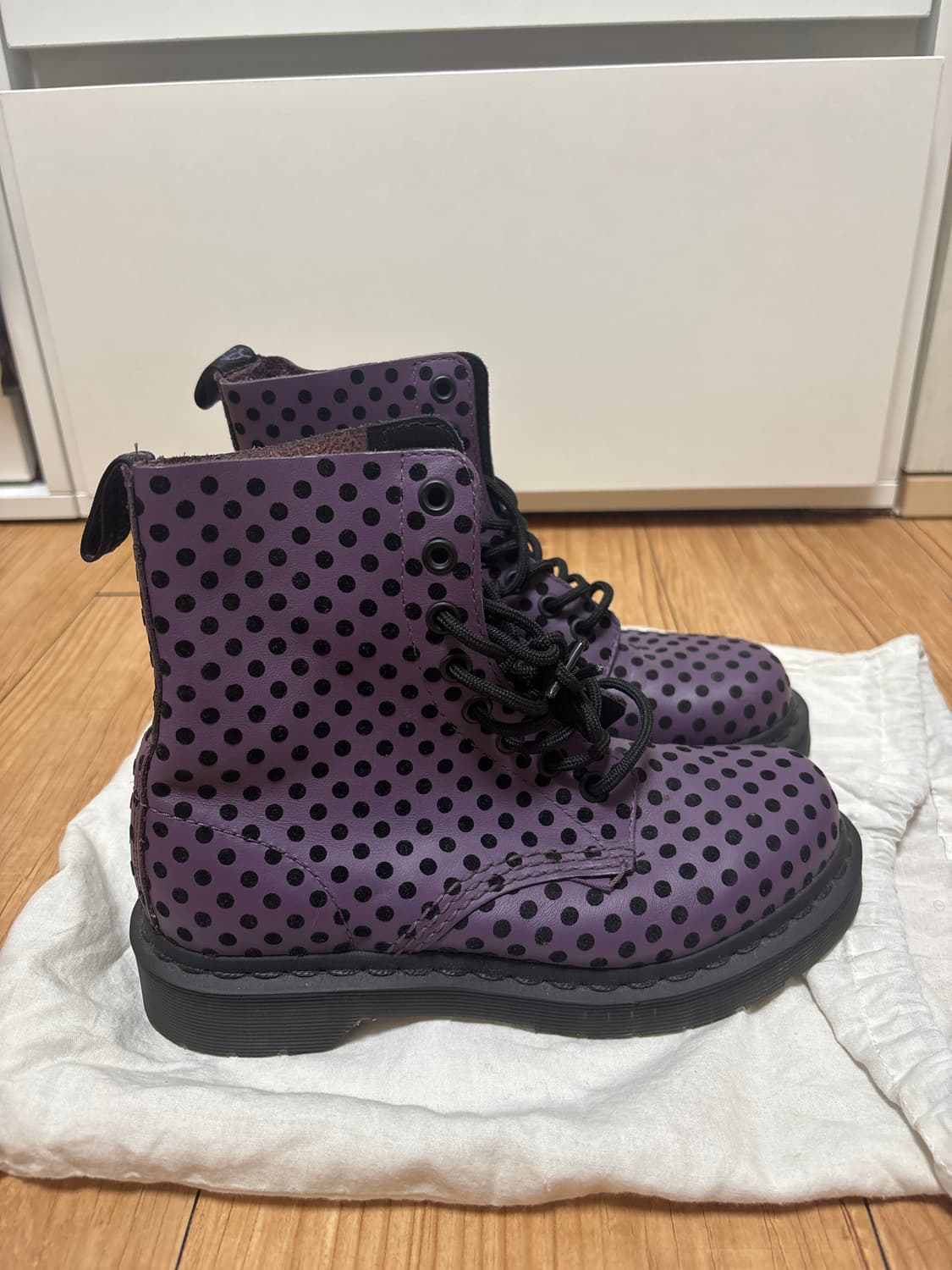 Dr.Martens 닥터마틴 8홀 땡땡이  상품이미지2