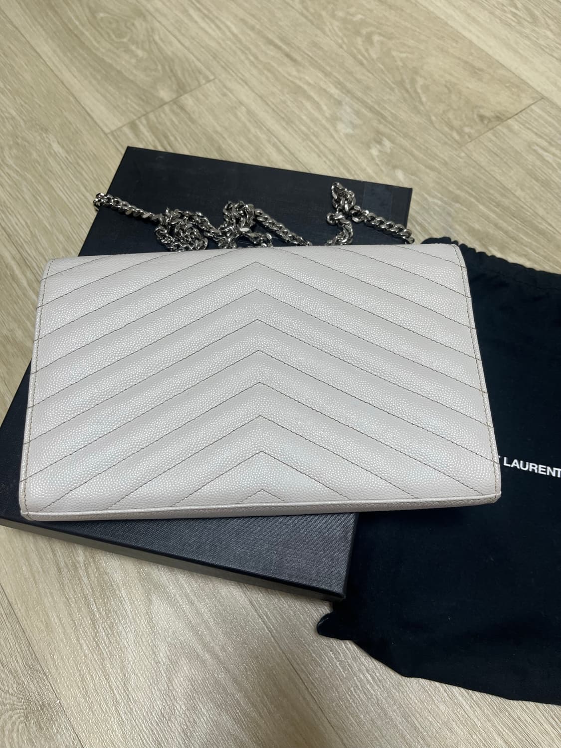 입생로랑 은장 가방 상품이미지3