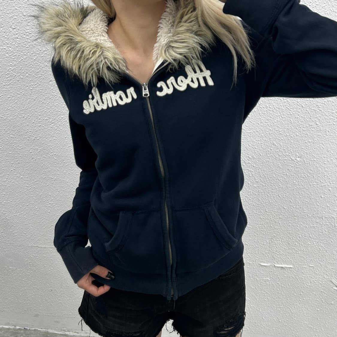 아베크롬비 딱붙핏 센터로고 울프죠 퍼 후드집업 L 상품이미지1