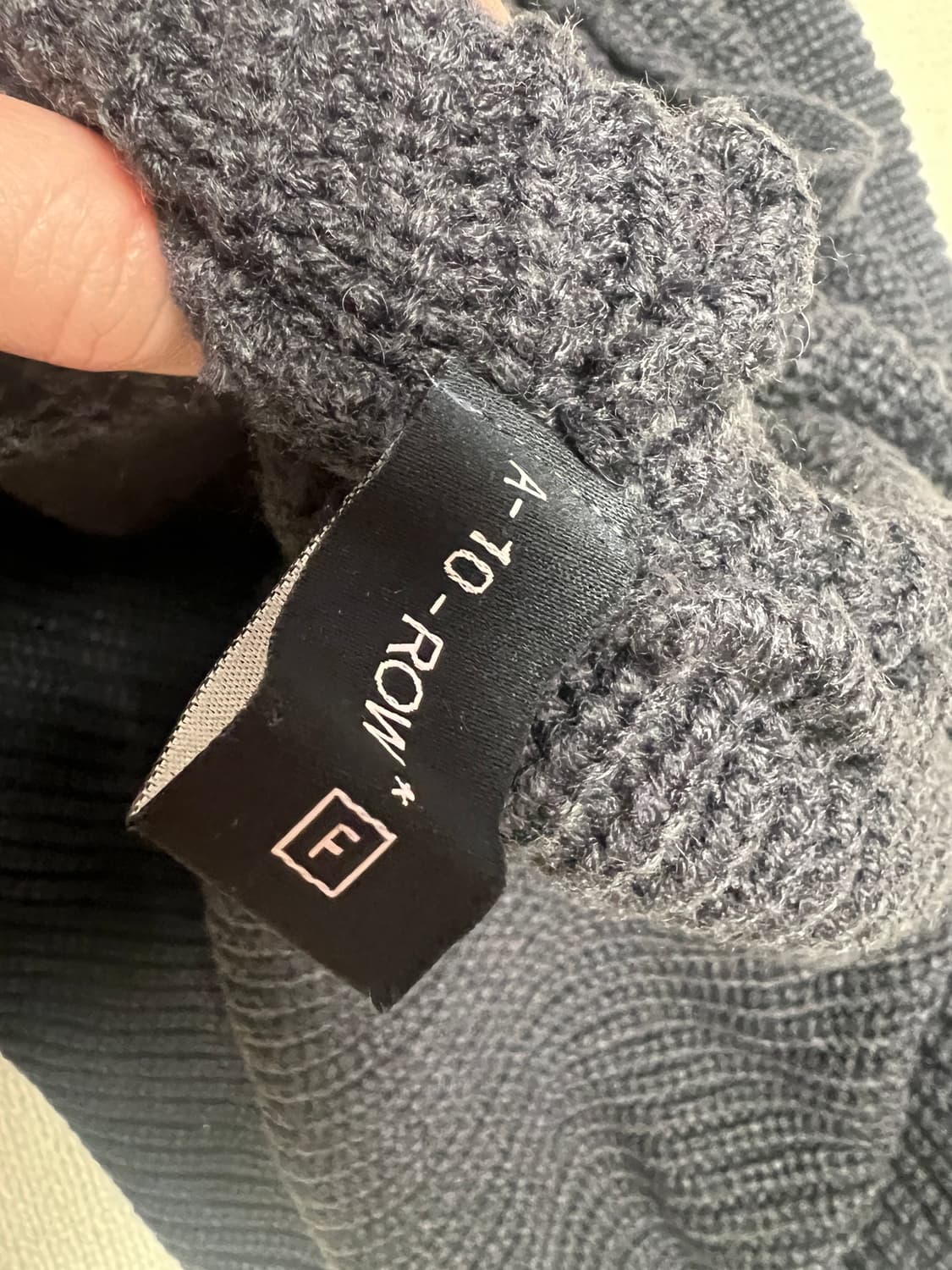 어텐션로우 후드 니트 상품이미지4