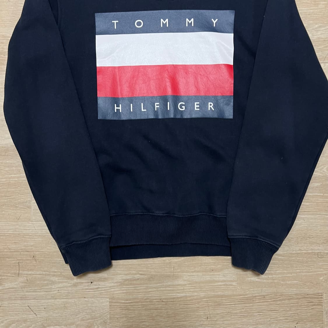 타미힐피거 플래그 빅프린팅 기모 맨투맨 [네이비] M/95 상품이미지3