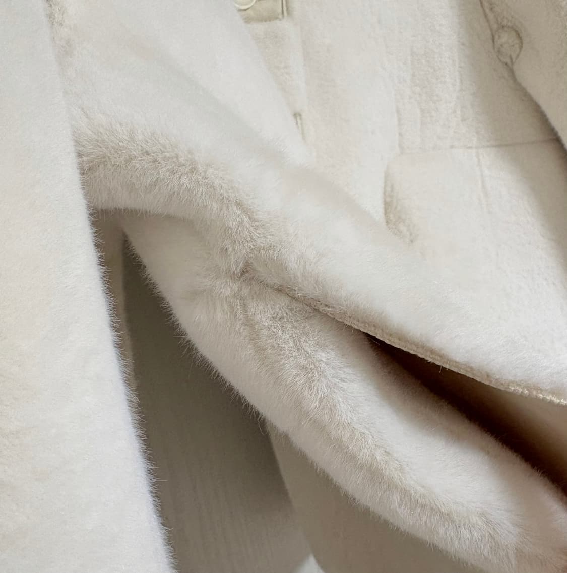 리버시블 아이보리 플러피 퍼자켓 상품이미지5